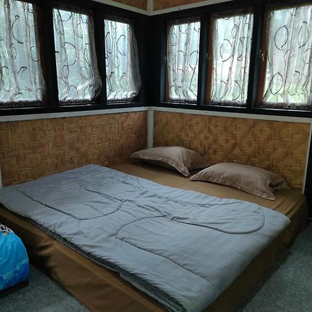 Апартаменты Roemah Abdoe Arau Экстерьер фото